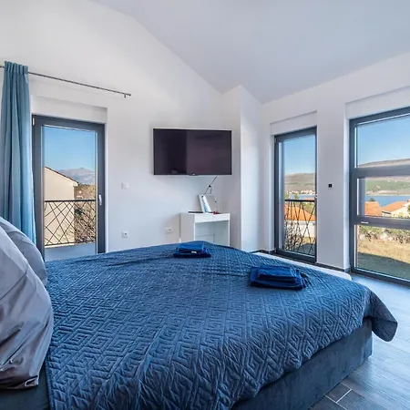 Front In Holiday home *