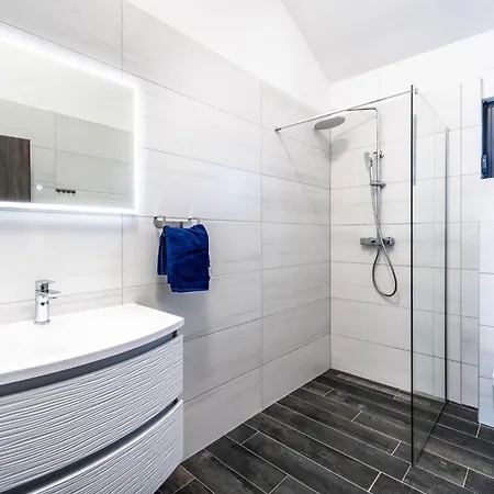 Holiday home Awesome In With Jacuzzi Pridraga
