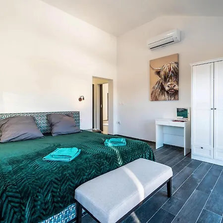 Awesome In With Jacuzzi * Pridraga