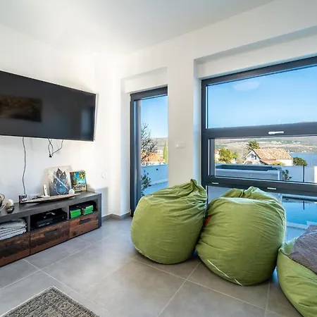 Awesome In With Jacuzzi Holiday home