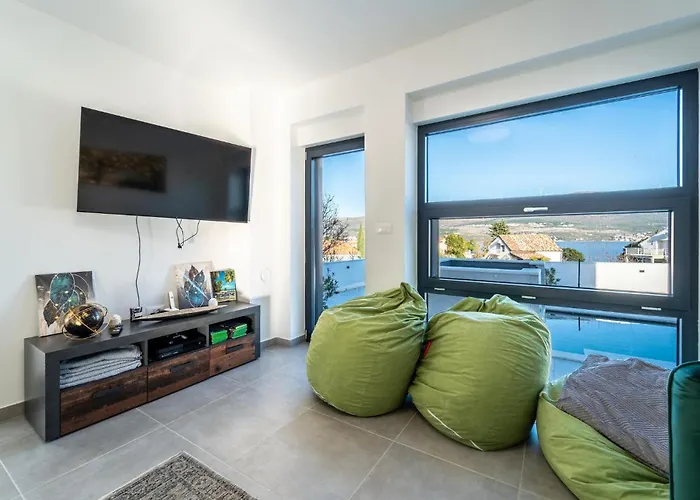 Front In בית נופש