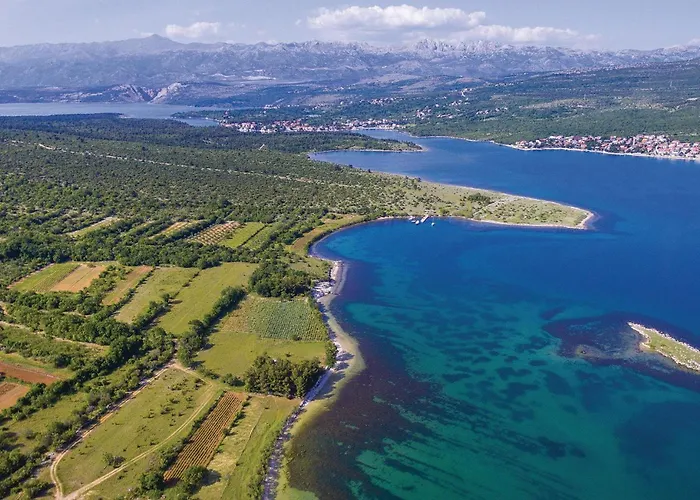 בית נופש Front In *